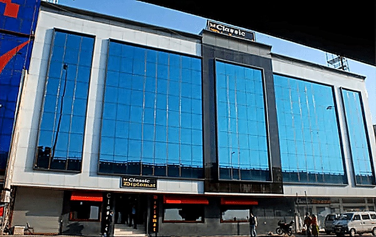 Classic Diplomat Hotel — Building Exterior
