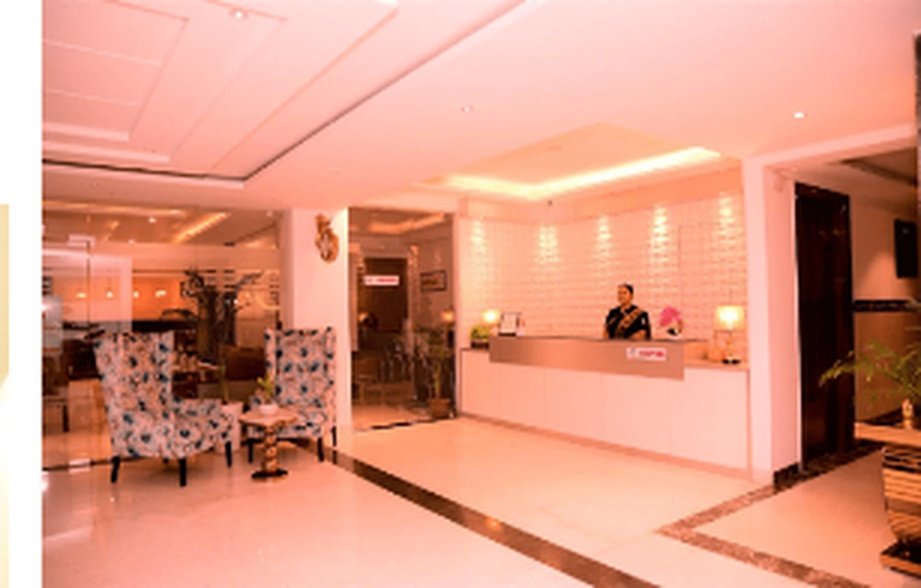 Hotel De Pavilion — Reception & Front Desk